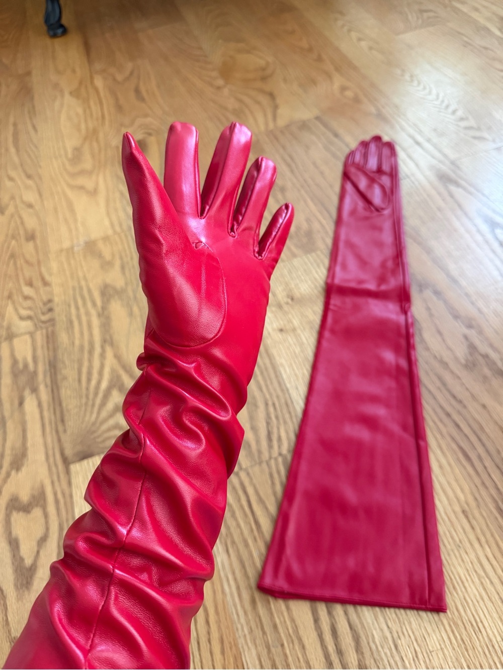 Long Red faux Leather Opera Gloves - Women Accessories S-M - Picture 6 of 9